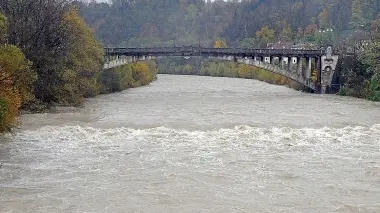 Il Piave sotto il ponte della Vittoria A destra il presidente della Provincia di Treviso