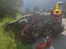 La moto finita addosso all'auto a Caorera di Quero-Vas