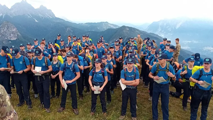 Il plotone degli allievi che partecipano al campo alpino di Pieve di Cadore