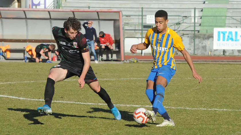 Una fase del derby fra Belluno e Union Feltre