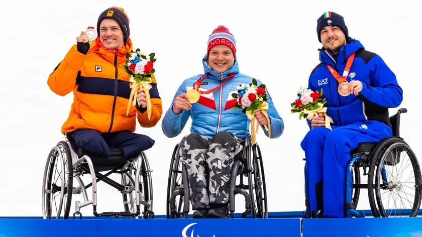 Renè De Silvestro sul podio con la medaglia di bronzo
