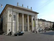 Belluno 2006. Il teatro comunale a Belluno. - Una veduta del teatro Comunale di Belluno