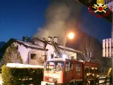 L'incendio a Sappada (foto Vigili del Fuoco)