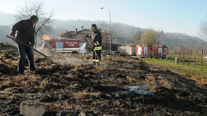 Incendio di due covoni di fieno a Tiago di Mel