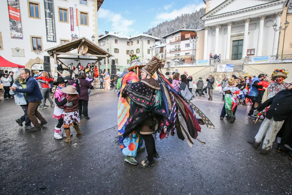 Stefano Da Rin Puppel-Perona-Dosoledo di Comelico Superiore-Mascherata di S.Plonia-Balli in Piazza Tiziano