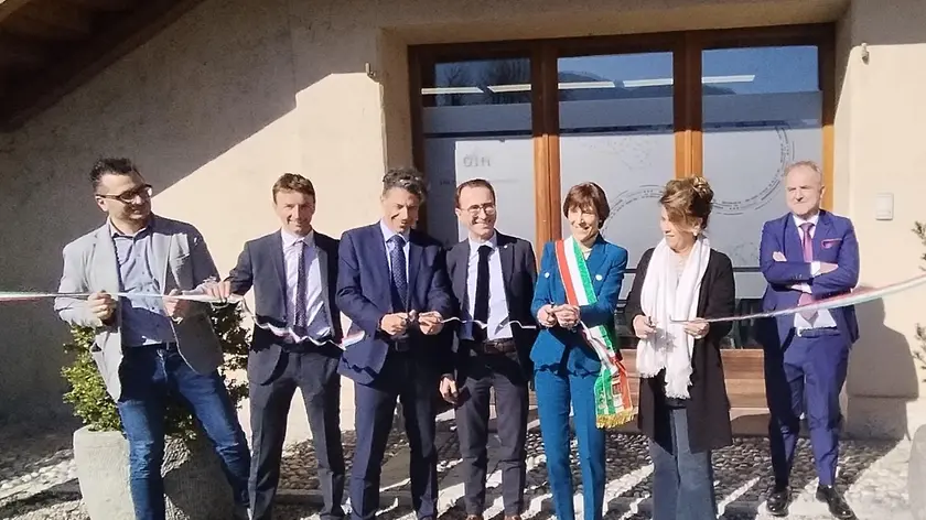 Il taglio del nastro del Living Lab con le autorità