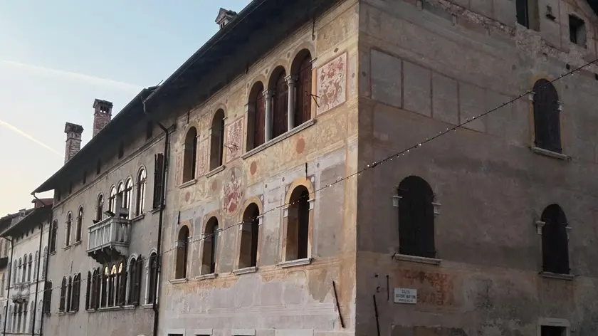 Il complesso che comprende i palazzi Muffoni e Bellati-Luciani nella parte alta di via Mezzaterra