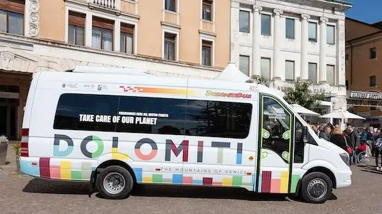 Uno dei piccoli bus che saranno utilizzati da Dolomitibus per il servizio di trasporto a chiamata