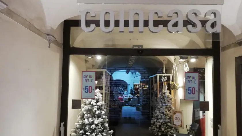 Il negozio Coin Casa in piazza del Mercato a Belluno