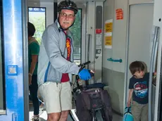 stefano da rin puppel - perona - calalzo di cadore - arrivo del primo treno abilitato al trasporto biciclette