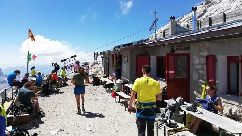 Una veduta del rifugio Torrani ai 3 mila metri del Civetta