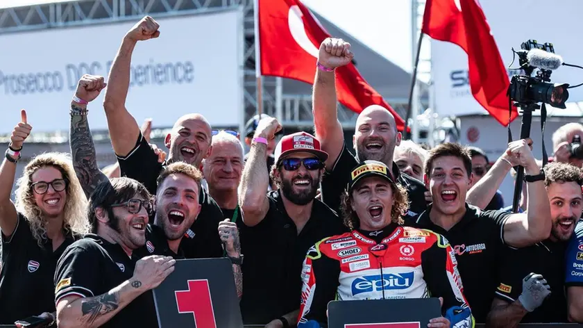 La felicità di Axel Bassani per essere salito due volte sul podio a Magny Cours