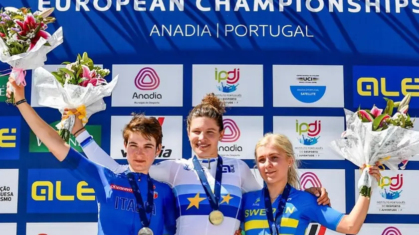 Giorgia Marchet (prima da sinistra) sul podio in Portogallo