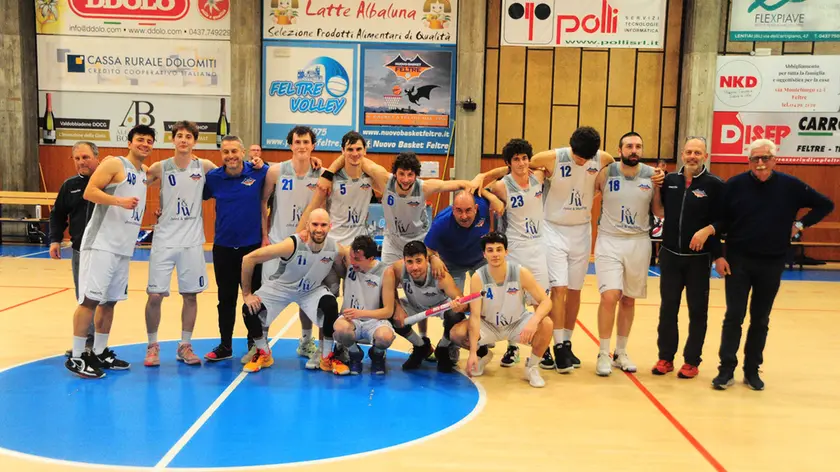 Foto di gruppo a fine gara per il Feltre J&W