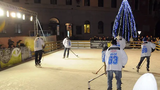 Inaugurazione della pista d pattinaggio su ghiaccio in piazza duomo