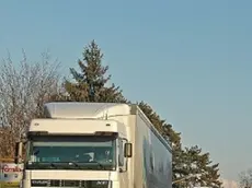 Troppi Tir in via Rizzarda e il comune vuole dirottarli lungo la Fenadora-Anzù (foto sotto)