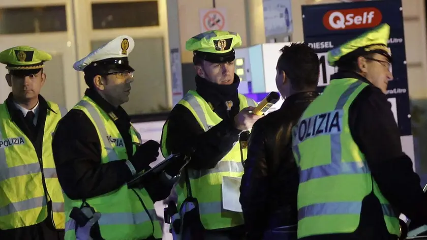 FERRO - CONTROLLI ALCOL TEST POLIZIA