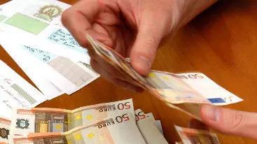 CAMBIALI CAMBIALE SOLDI EURO MANI USURA USURAIO DEBITI DEBITO