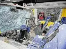 L'interno distrutto del pullman