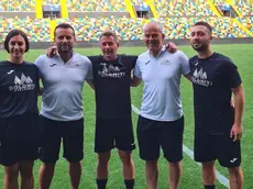 Lo staff della Dolomiti Bellunesi sul prato della Dacia Arena
