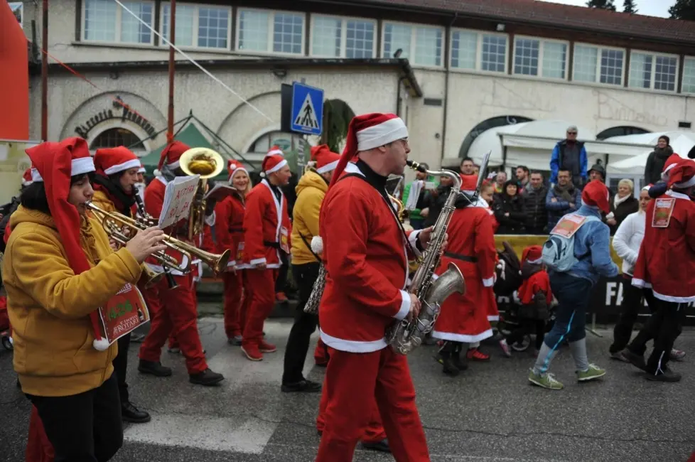 Corsa dei Babbo Natale a Pedavena