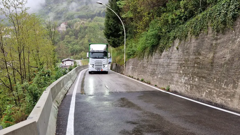 Via Uberti a senso unico in salita