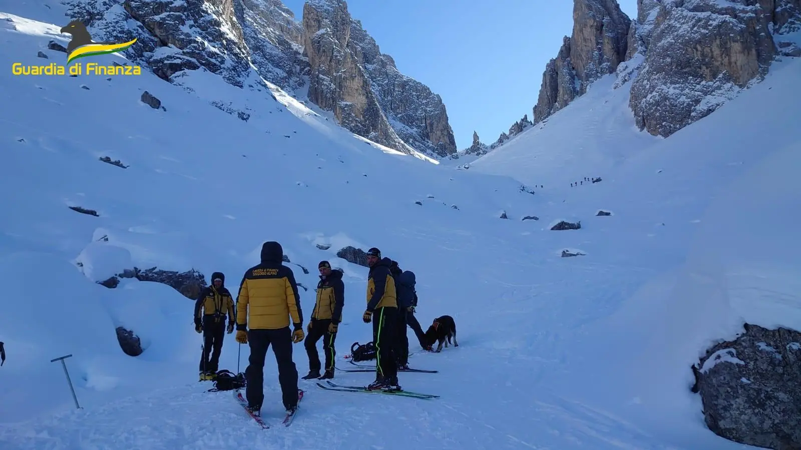 L'esercitazione a Misurina dei soccorritori della guardia di finanza e della polizia (Foto guardia di finanza)