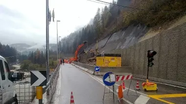 La frana caduta tra Caviola e Canale che ha interrotto il transito alle auto
