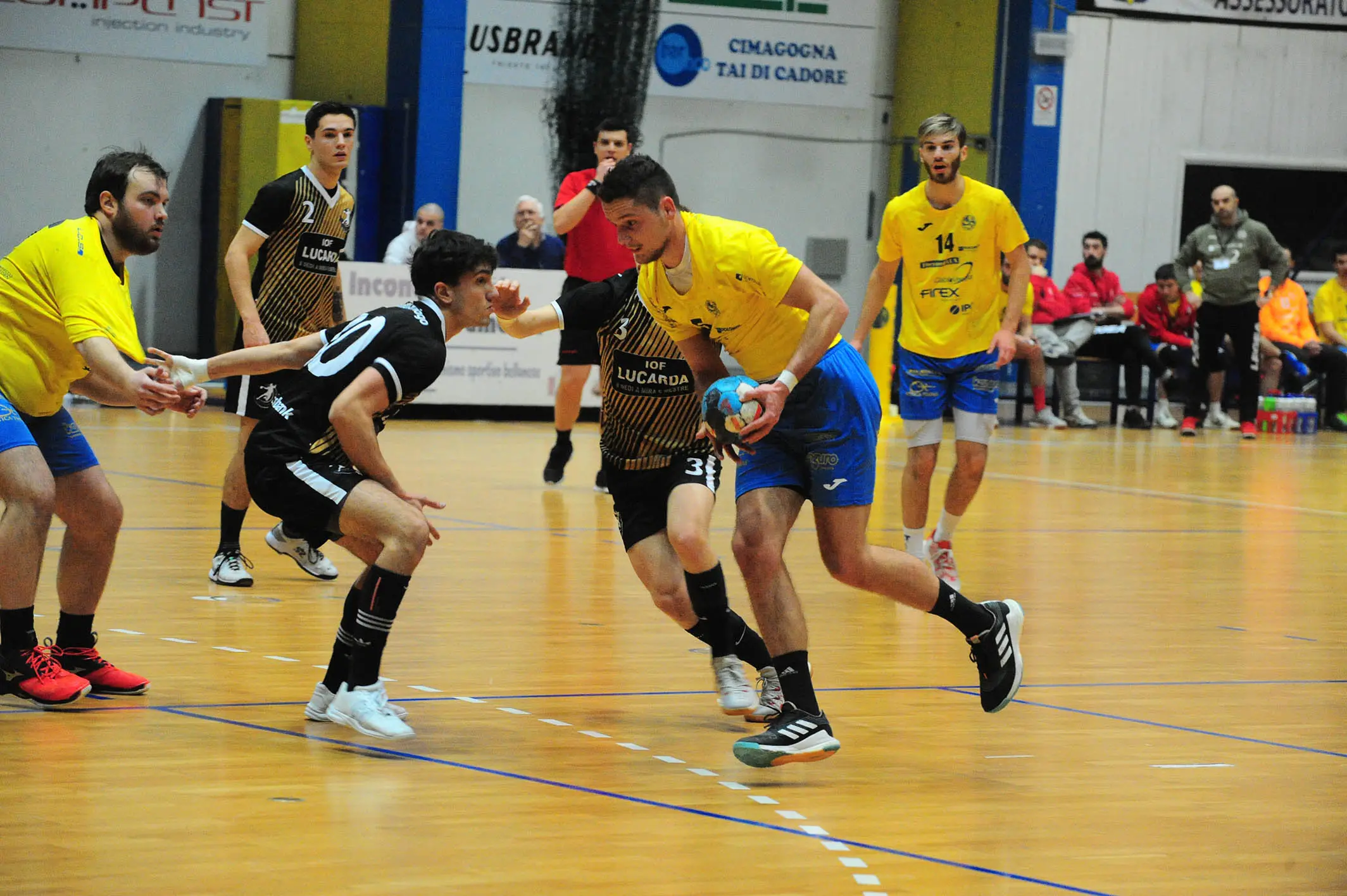 Importante successo della Pallamano Belluno, che batte l'Arcobaleno Oriago fanalino di coda e ridà un po' di ossigeno alla propria classifica in serie A2.