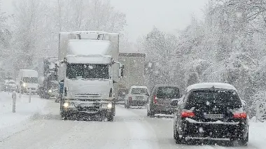 La sp 1 della Sinistra Piave durante una nevicata