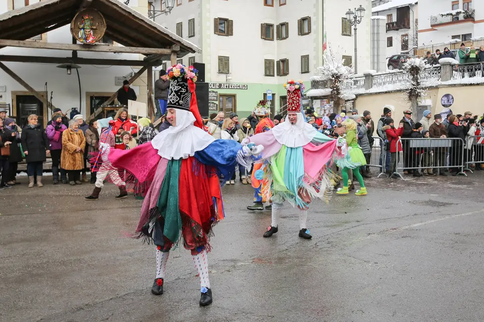 Stefano Da Rin Puppel-Perona-Dosoledo di Comelico Superiore-Mascherata di S.Plonia-Balli in Piazza Tiziano