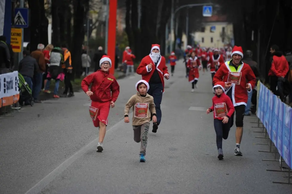 Corsa dei Babbo Natale a Pedavena