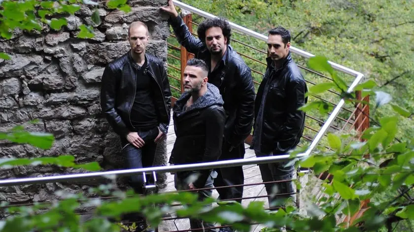Mattia Gosetti (secondo da destra) con gli altri componenti del gruppo Agarthic