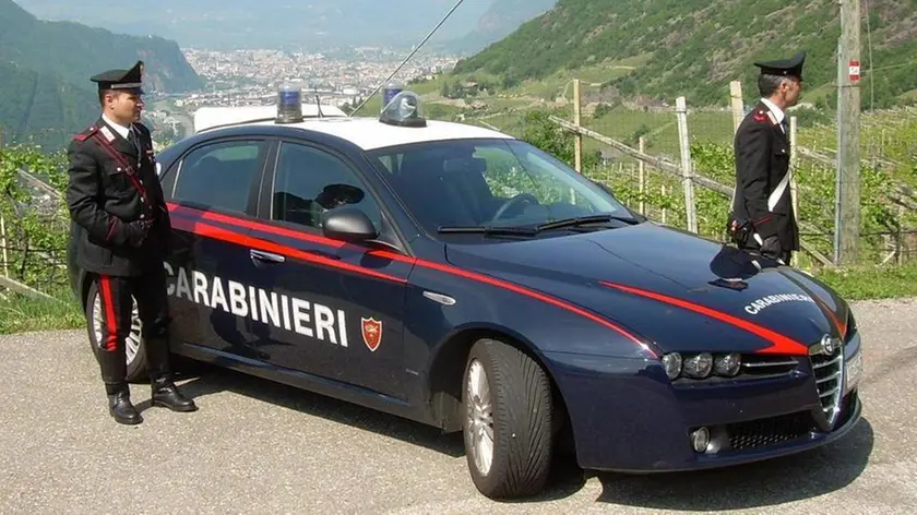 Una pattuglia dei carabinieri di Bolzano durante un servizio di controllo sulla strada provinciale di Renon