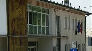 La scuola media di Cesio Cinque anni fa il caso della insegnante che insultava gli studenti