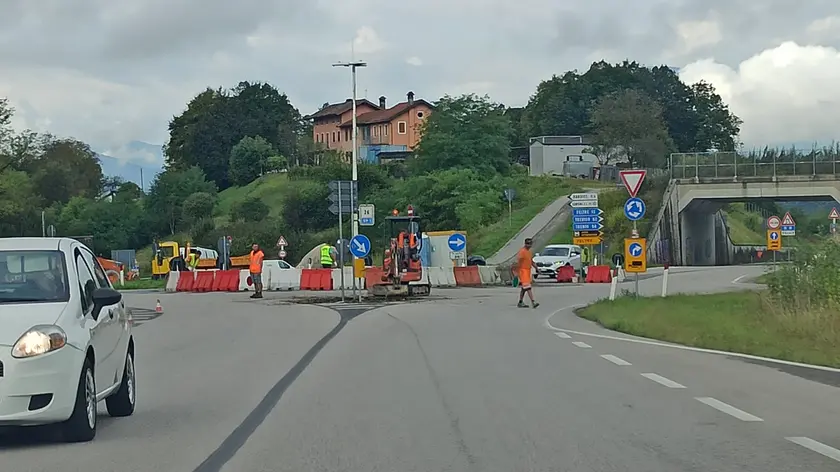 I lavori iniziati mercoledì alla rotatoria della variante Bardies - Lentiai