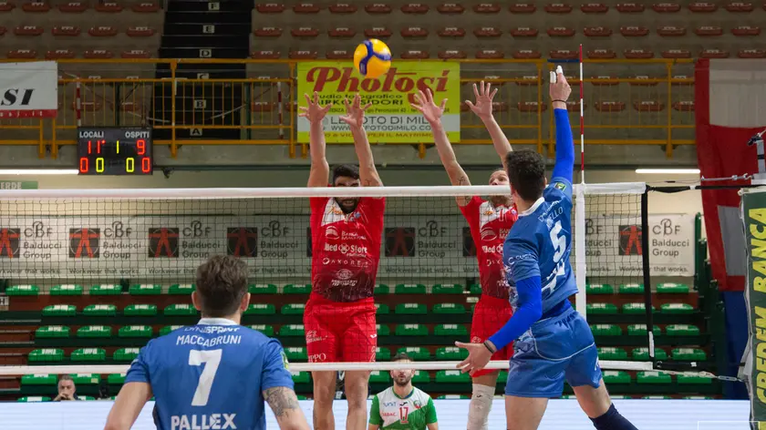Marco Novello della DRL contro il muro avversario (foto Pianesi)