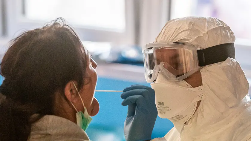 1 maggio 2020.Tamponatura agli abitanti di Vò Euganeo. Nella foto: il tampone.
