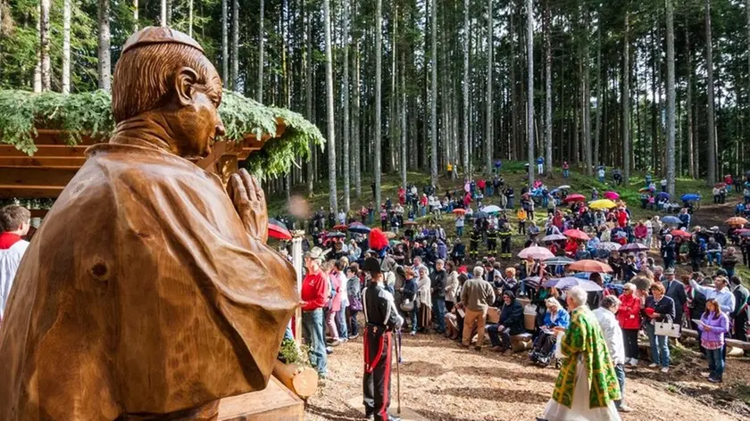 Una panoramica del Santuario. La Consacrazione del Santuario naturale dedicato a San Giovanni Paolo II a Lorenzago di Cadore.