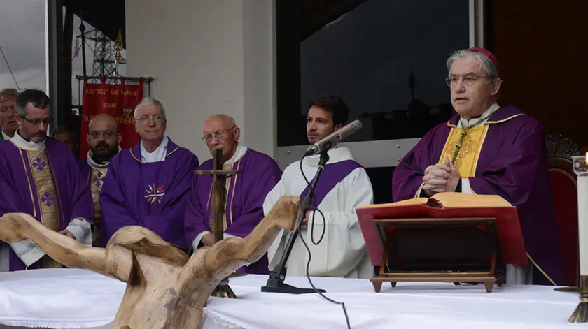 gian paolo perona- perona- longarone- al cimitero di Fortogna l'anniversario del Vajont