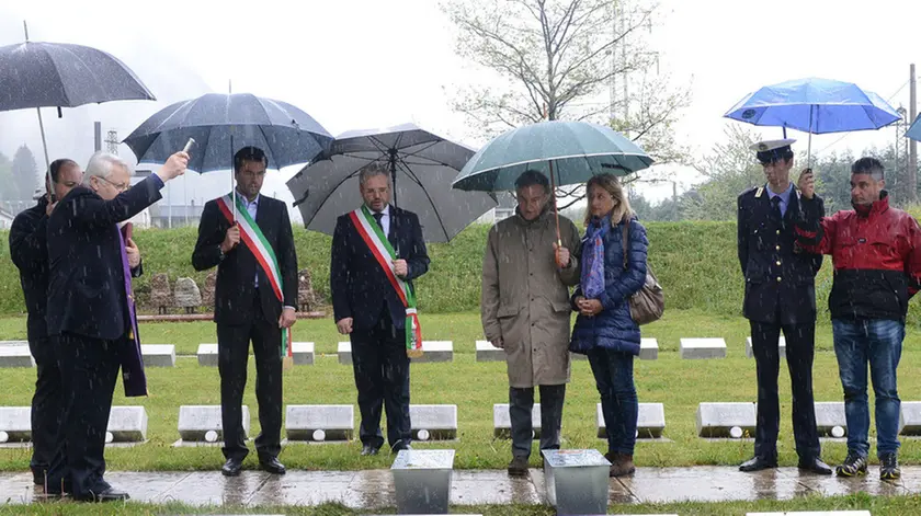 gian paolo perona-perona-longarone- inumazione cimitero fortogna