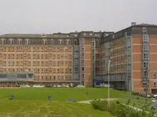 In alto l'ospedale di Belluno, in basso la scena dell'incidente