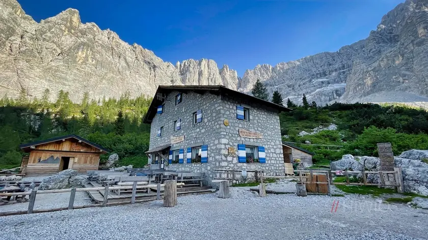 Il rifugio Vandelli sopra Cortina