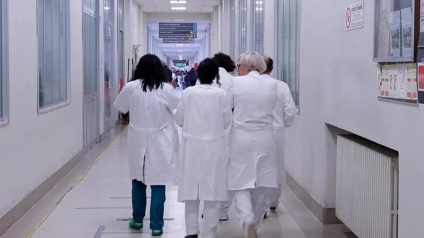 Una corsia dell'Ospedale Molinette, Torino, 23 novembre 2018.ANìì ANSA/ALESSANDRO DI MARCO