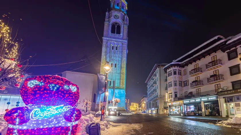 Corso Italia vuoto a Cortina d'Ampezzo la sera della Vigilia di Natale - Da Rin - Perona