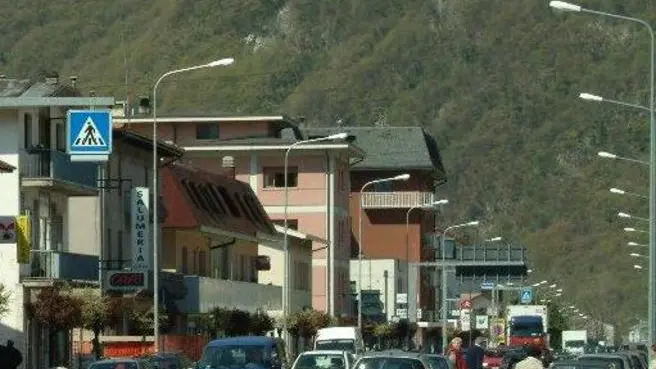 Ponte nelle Alpi, traffico al bivio per il cadore