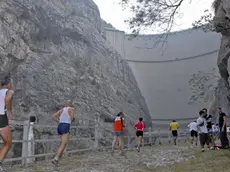Longarone, 1 ottobre 2006, la prima edizione della pedonata "I percorsi della Memoria"..Una corsa tra i luoghi più celebri del disastro che toccò queste zone il 3 ottobre 1963 a partire dalla diga del Vajont.