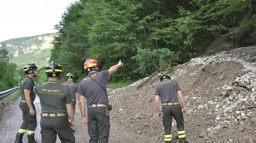 I vigili del fuoco impegnati sul Fadalto