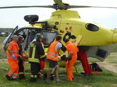 LAZZARINI FGAVAGNIN INCIDENTE A4 AL KM 61 DIREZIONE TRIESTE VENEZIA IN FOTO CAMION AUTO E TRATTORE PER LO SFALCIO ERBA RECUPERO 2 FERITI