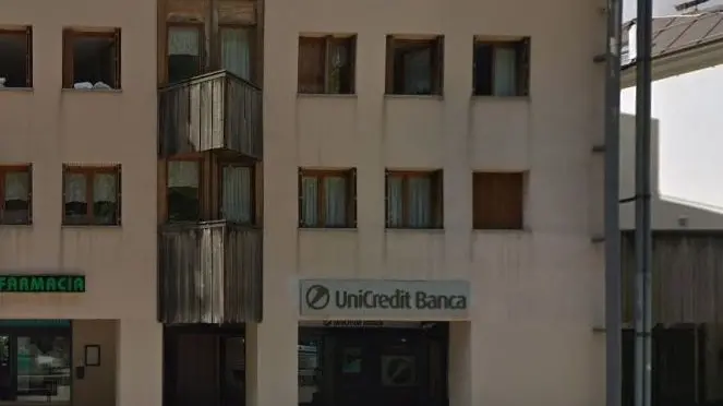 La sede dela filiale Unicredit di Borca